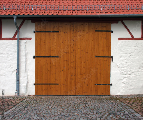 "Scheunentor" Stockfotos und lizenzfreie Bilder auf Fotolia.com - Bild