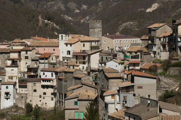 Fototapeta na wymiar Centro storico del borgo medievale di Vallepietra in Lazio