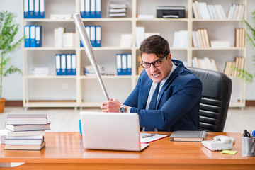 Obraz premium Angry aggressive businessman in the office