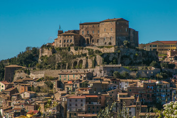 Fototapeta na wymiar Subiaco e la rocca abbaziale dei Borgia