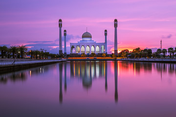 Fototapeta premium twilight mosque in songkhla