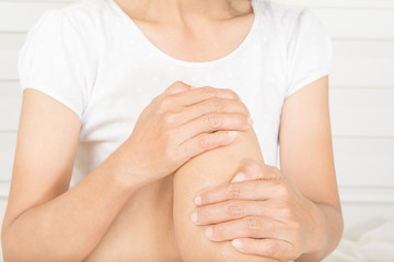 Knee pain in old women