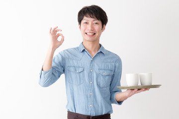 男性　カフェ店員