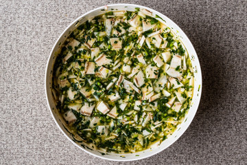Obraz na płótnie Canvas Artichoke salad in white bowl
