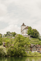 Fototapeta premium Werdenberg, Stadt, Altstadt, Schloss, historische Häuser, See, Seeufer, Weinberg, Wanderweg, Spazierweg, Sommer, Rheintal, Buchs, Schweiz