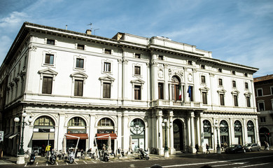 Ferrara, palazzo antistante il Castello Sforzesco