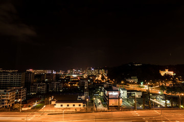 Obraz premium Kota Kinabalu city at night, evening scene in Malaysia.