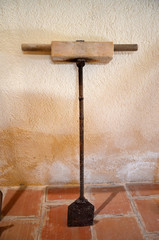 Palo per rompere lo strato di sale