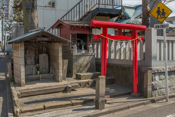 鵜ノ木八幡神社の庚申塔と稲荷社