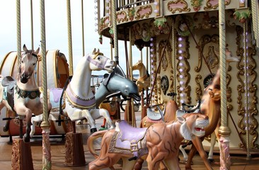 Fototapeta na wymiar carrousel,ancien manège de petits chevaux