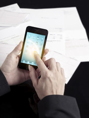 Digitale Rechnungen Bezahlen mit Smartphone