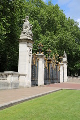 Fototapeta na wymiar Gate to Green park in London, England United Kingdom