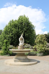Fototapeta na wymiar Fountain in Rose Garden in Hyde Park London, Great Britain