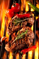 Photo sur Plexiglas Grill / Barbecue Beef steaks on the grill