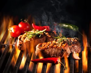 Zelfklevend Fotobehang Biefstuk op de grill © Alexander Raths