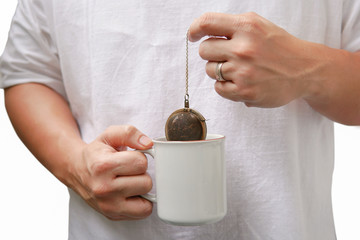 Man using a tea infuser