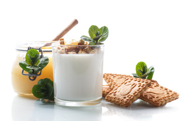 Greek yoghurt with honey and biscuits