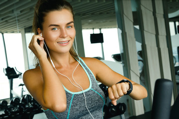 Fototapeta na wymiar Woman using smart watch in the gym