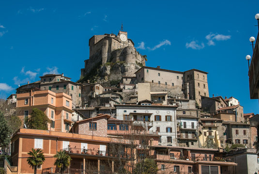 Veduta dell'antico borgo di Subiaco nel Lazio 