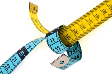 Nœud avec des mètres de couturière 