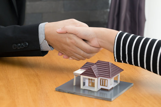 The partnership between the two companies of real estate