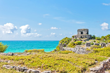 Fototapeta na wymiar Tulum Ruins by the Caribbean Sea