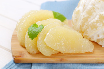 peeled and sliced pomelo