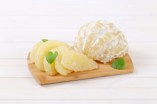 peeled and sliced pomelo