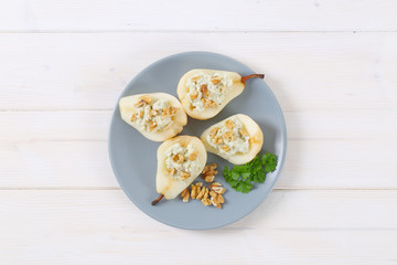pears with blue cheese and walnuts