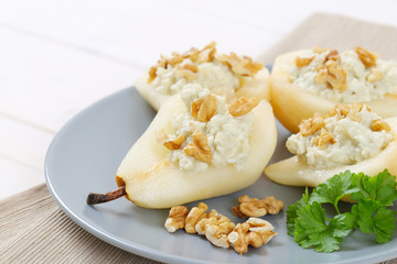 pears with blue cheese and walnuts