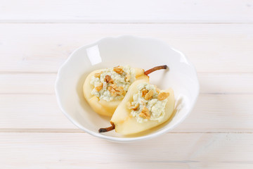 pears with blue cheese and walnuts