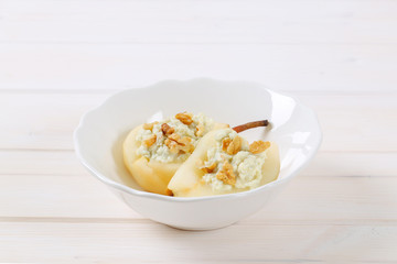 pears with blue cheese and walnuts