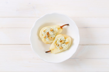 pears with blue cheese and walnuts