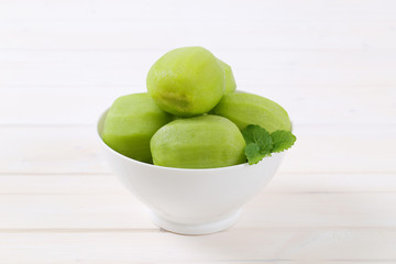 peeled kiwi fruits