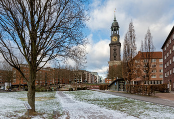 Hamburg (Deutschland) - Michelwiese and Hauptkirche St. Michaelis