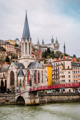 Fototapeta premium Quartier Saint-Georges et vieux Lyon vu des quais de Saône 