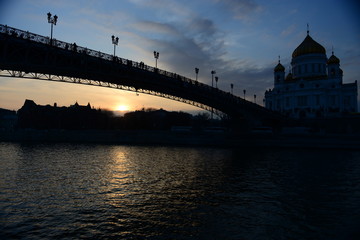 Fototapeta na wymiar sunset, river, moscow, bridge, city, architecture