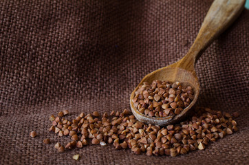 Ground cumin in a spoon and whole cumin
