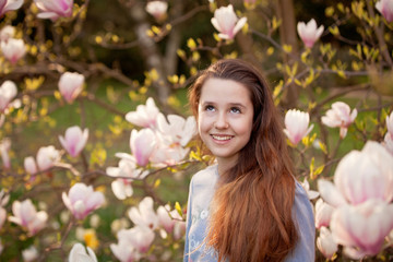 Naklejka premium Young teenager girl in the spring park