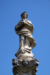 Obraz premium Statue of Virgin Mary on a column in front of the Church of St. Catherine of Alexandria in Krapina, Croatia