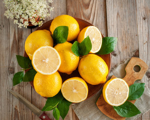 Fototapeta na wymiar lemons on a plate on a rustic wooden table