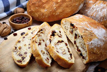 Bread with walnuts and raisins