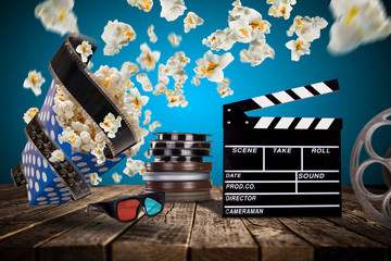 Pop-corn, movie tickets, clapperboard and other things in motion.
