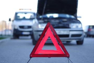 kaputtes Auto wird abgeschleppt