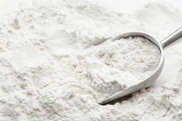 Obraz na płótnie Canvas Metal scoop in flour, closeup