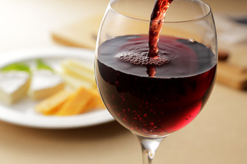 チーズとワイン　Cheese and red wine