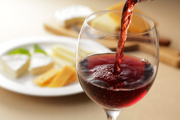 チーズとワイン　Cheese and red wine