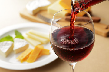 チーズとワイン　Cheese and red wine