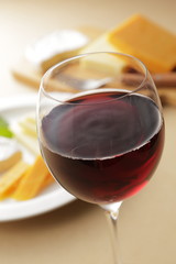 チーズとワイン　Cheese and red wine
