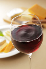 チーズとワイン　Cheese and red wine